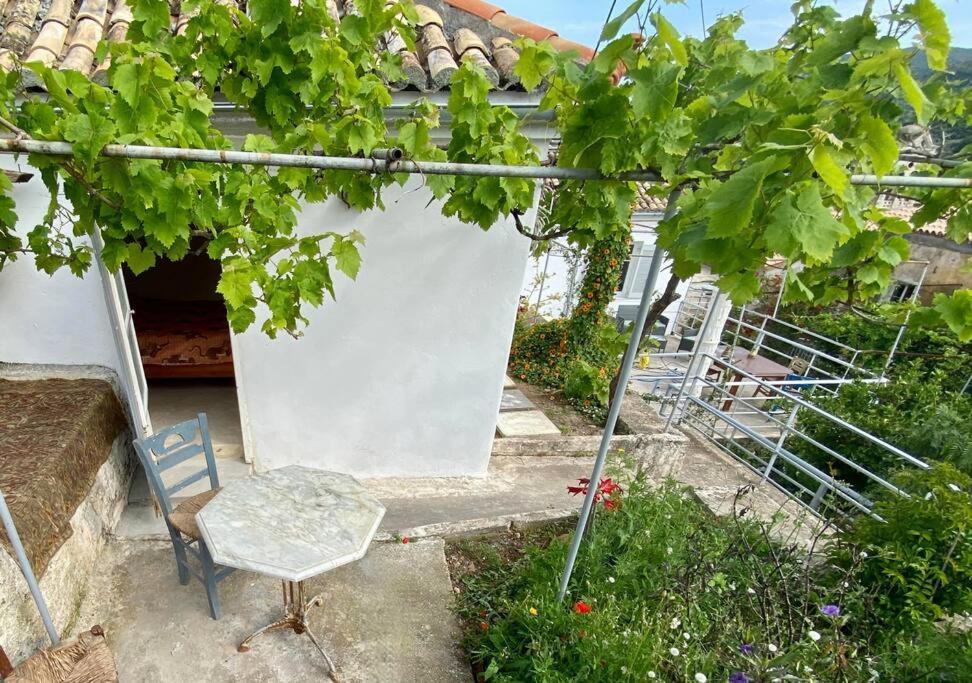 Stylish Vathy Studio With Sea View Esterno foto