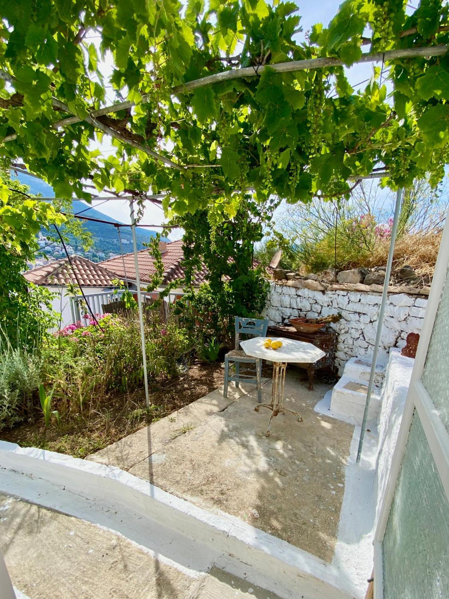 Stylish Vathy Studio With Sea View Esterno foto